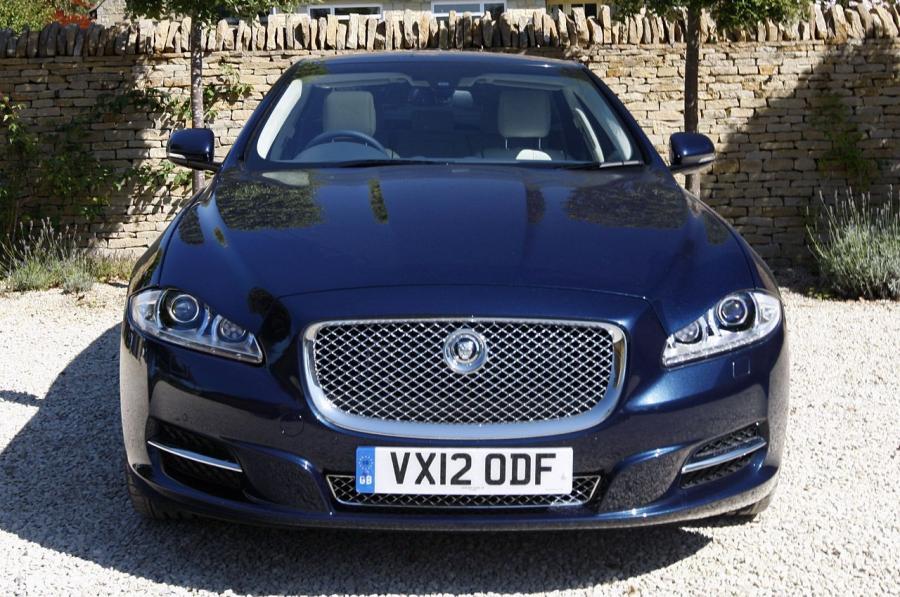  Jaguar XJ V6 2013 года  (фото 6 из 26)